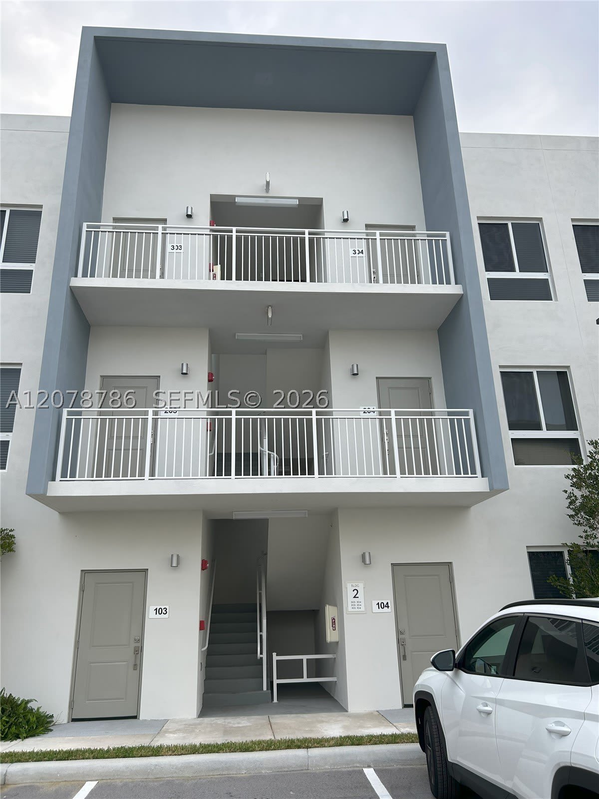 610 NE 2nd St – photo 1