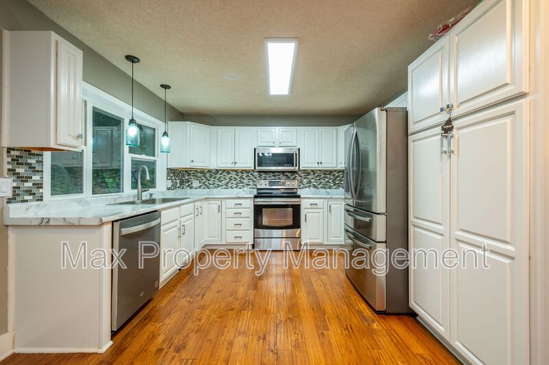 9408 Horton Ave – photo 5