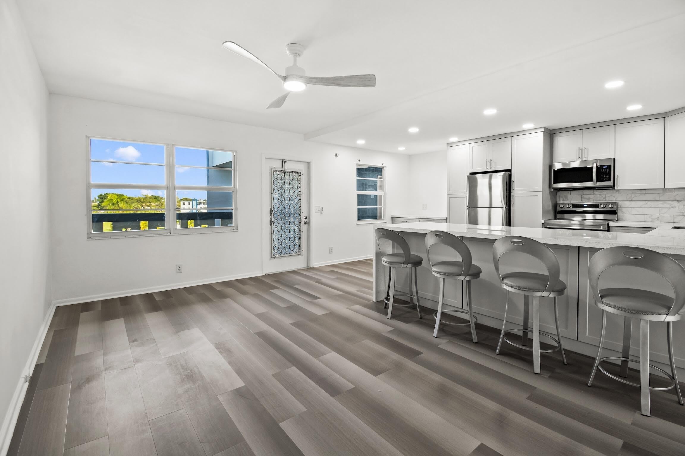 4047 Lincoln – photo 2