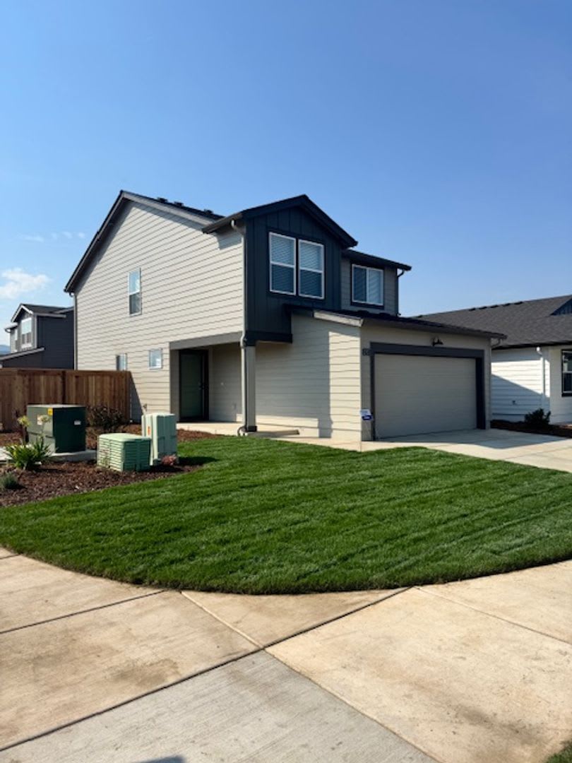 Brand New 4 Bedroom House W Upgrades – photo 2