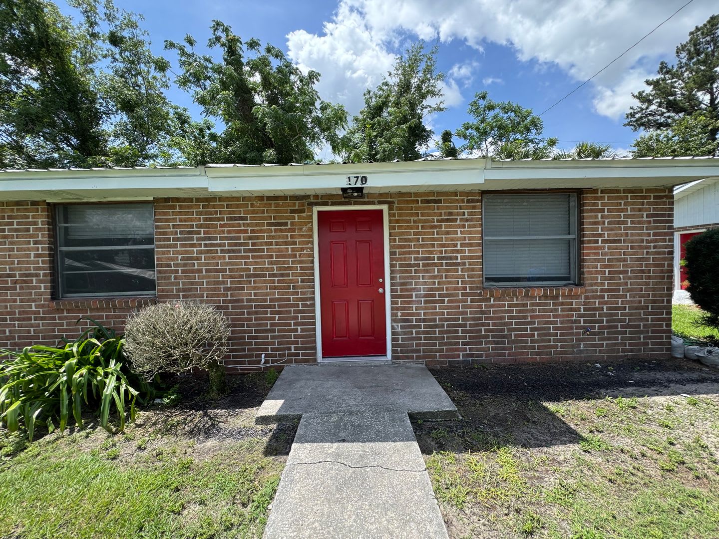 Newly Renovated 2 Bedroom Brick Apartment near Downtown Live Oak – photo 1