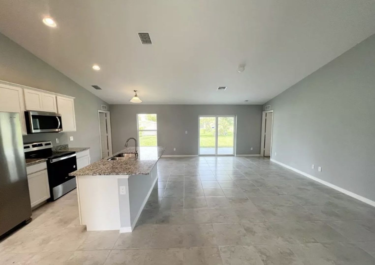 3 Bedroom 2 Bathroom Home with a Den! – photo 5