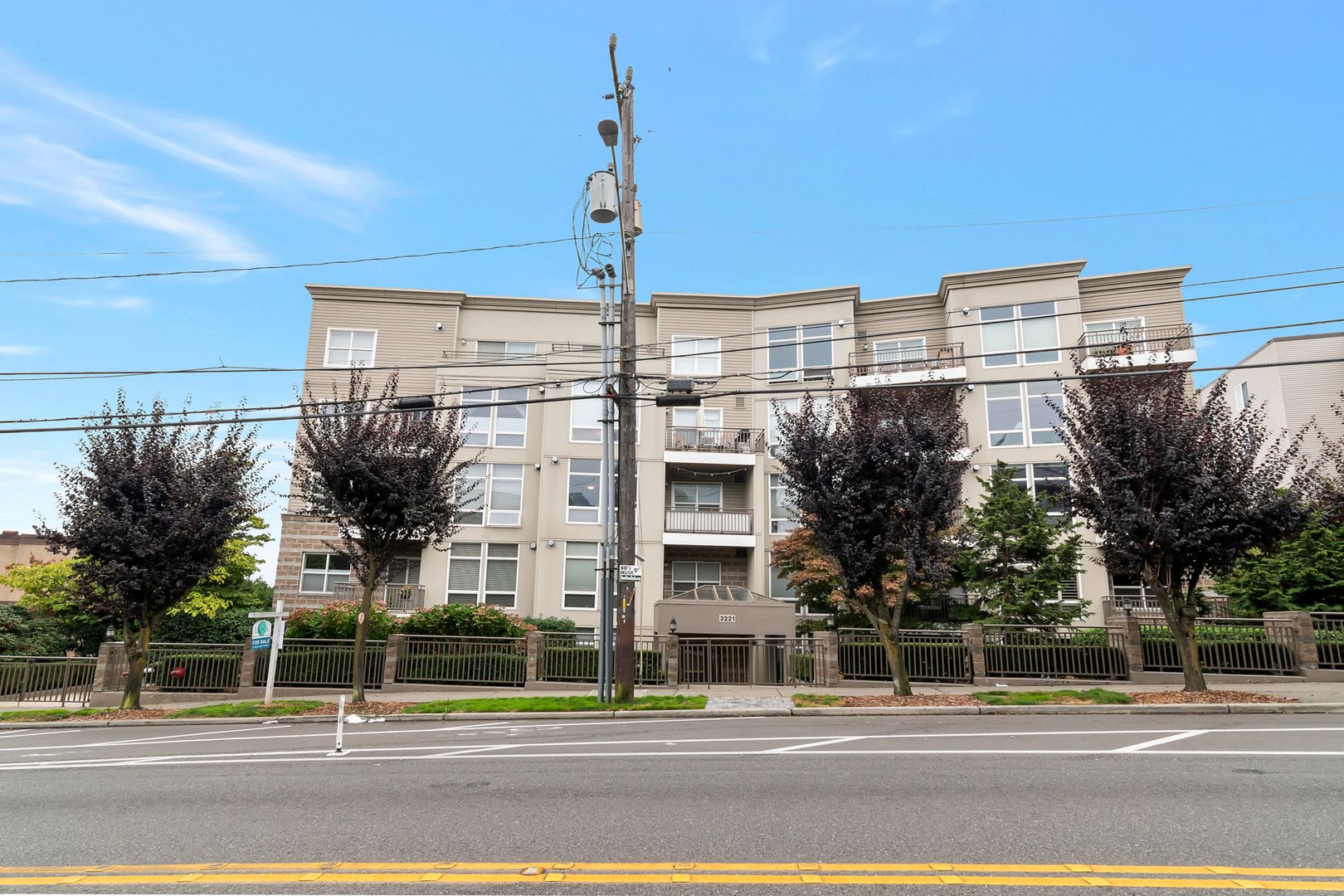 Amazing West Seattle 2 bedroom 2 bath W/S/G and 2 parking spots included! – photo 3