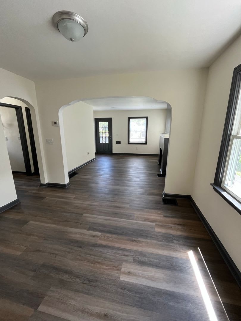 Updated 2 Bedroom 1 1 2 Bath Home With Fenced In Backyard 1 Car Garage – photo 4