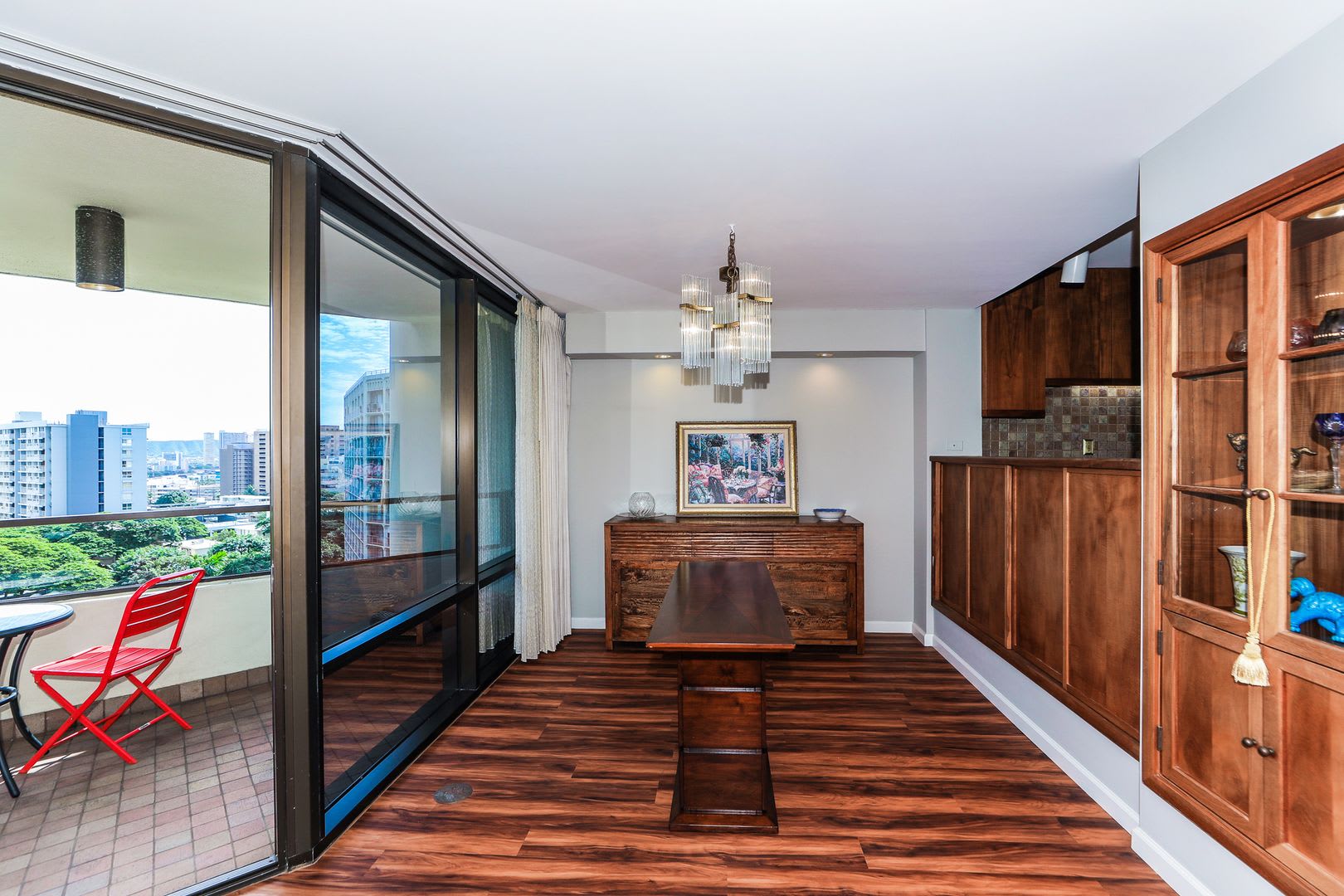 Conveniently Located Spacious 2 2 2 Unit In Luxury Building – photo 5