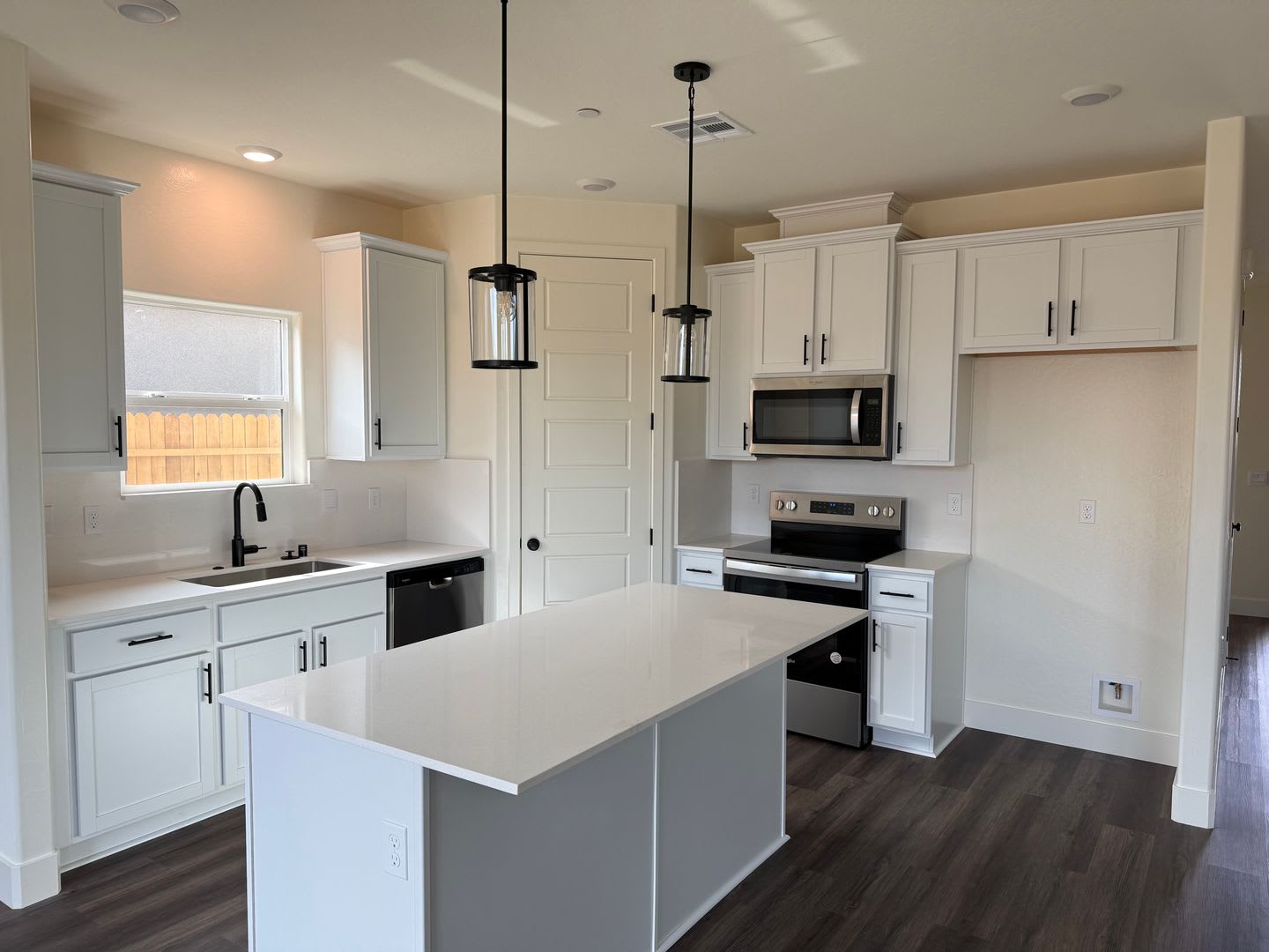 Brand New Home for rent in Visalia – photo 4