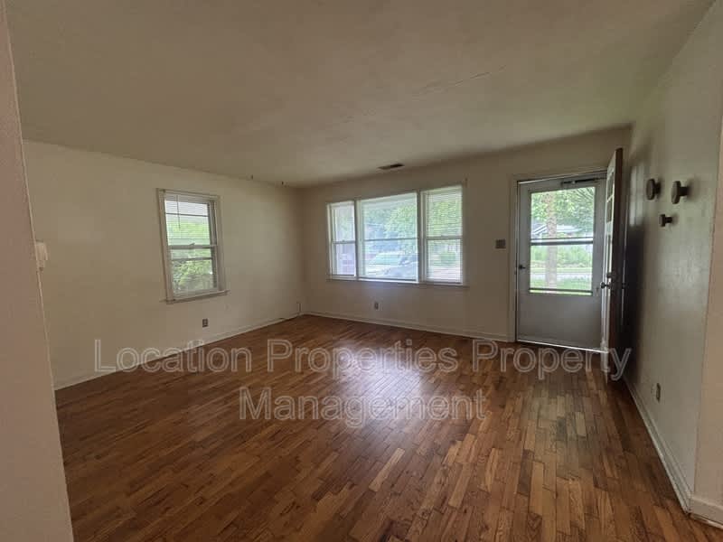 326 East 19th Street – photo 5