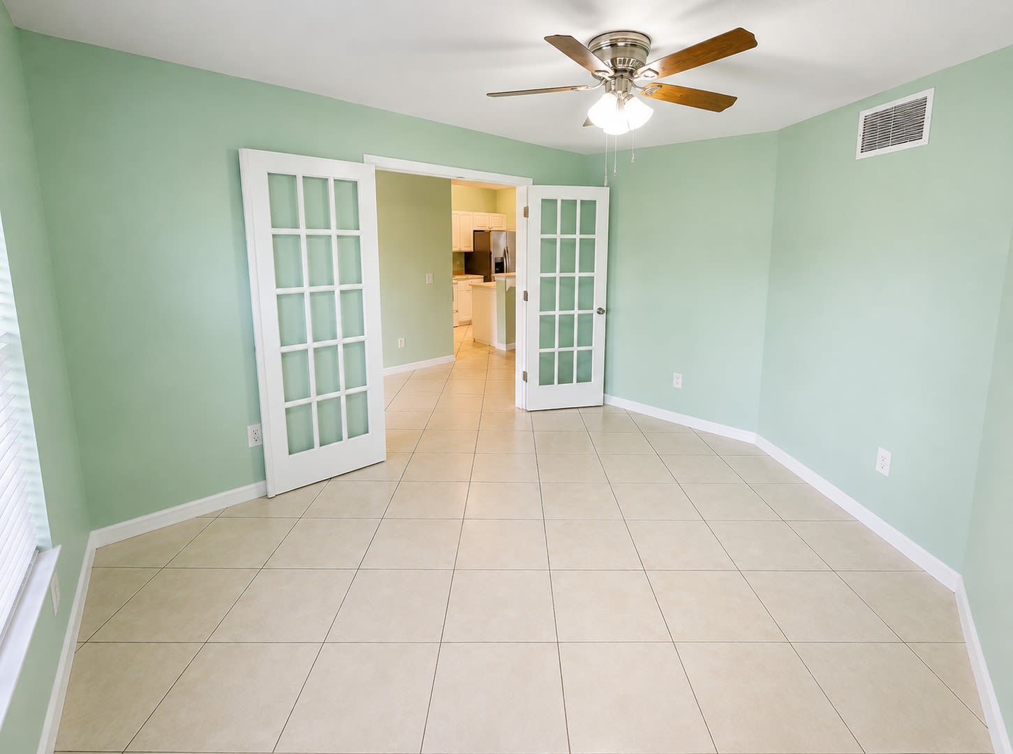 SPACIOUS 3Bd / 2 Ba SINGLE FAMILY HOUSE AVAILABLE – photo 3