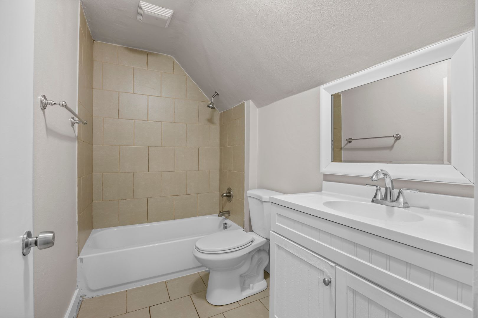 5 Bedrooms, 2 Bathrooms – photo 5
