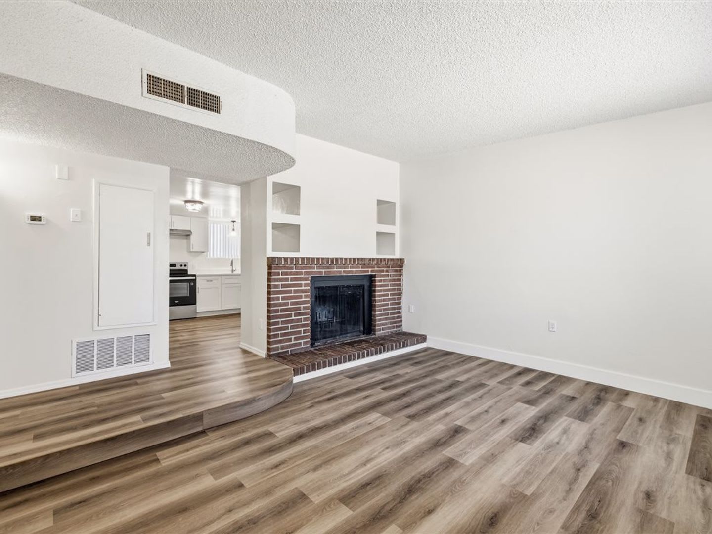 2 Bedroom 2 Bathroom Home with Flex Space & Spacious Backyard! – photo 4