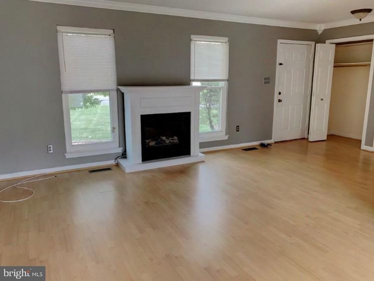 Lovely 4 bedroom, split level home with updated kitchen appliances and floors. – photo 3