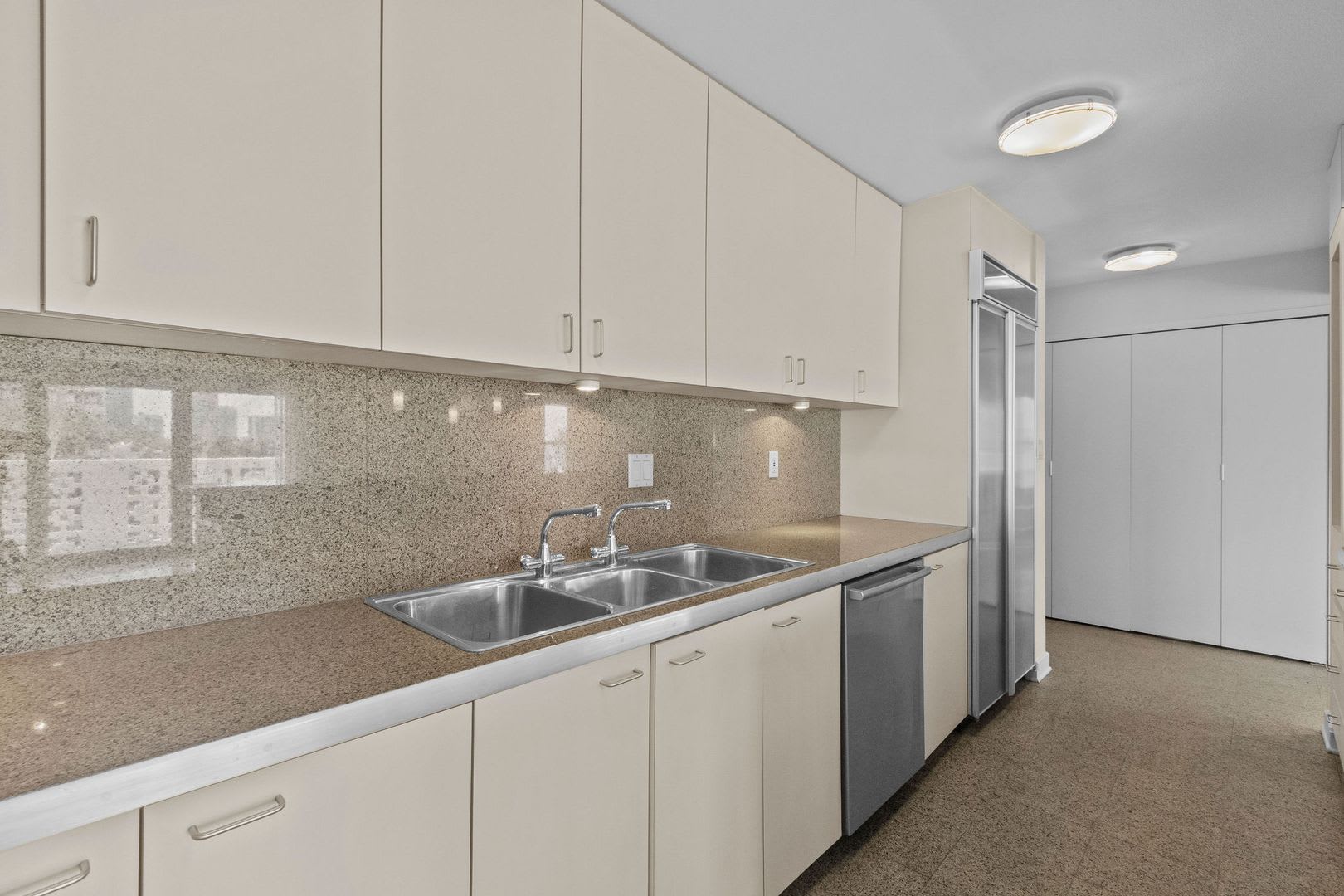 Unique Bayshore Condo – photo 5