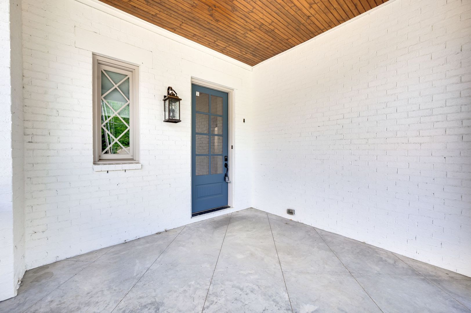 Stunning 5BE/4.5BA home nestled in the highly desired exclusive Hillmont Drive (private street)! – photo 4