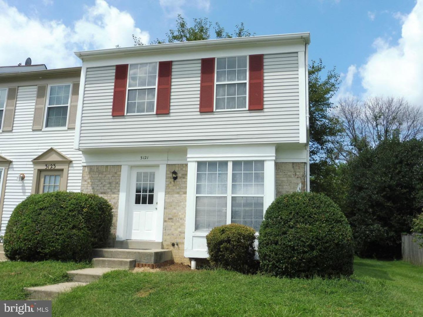 SPACIOUS 3 BEDROOM 2.5 BATHROOM TOWNHOME IS IMMEDIATELY AVAILABLE IN OLNEY – photo 1
