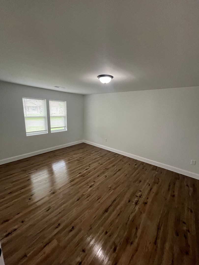 Beautiful brand new 4 bed 2 bath for Rent single home with yard in Levittown – photo 5