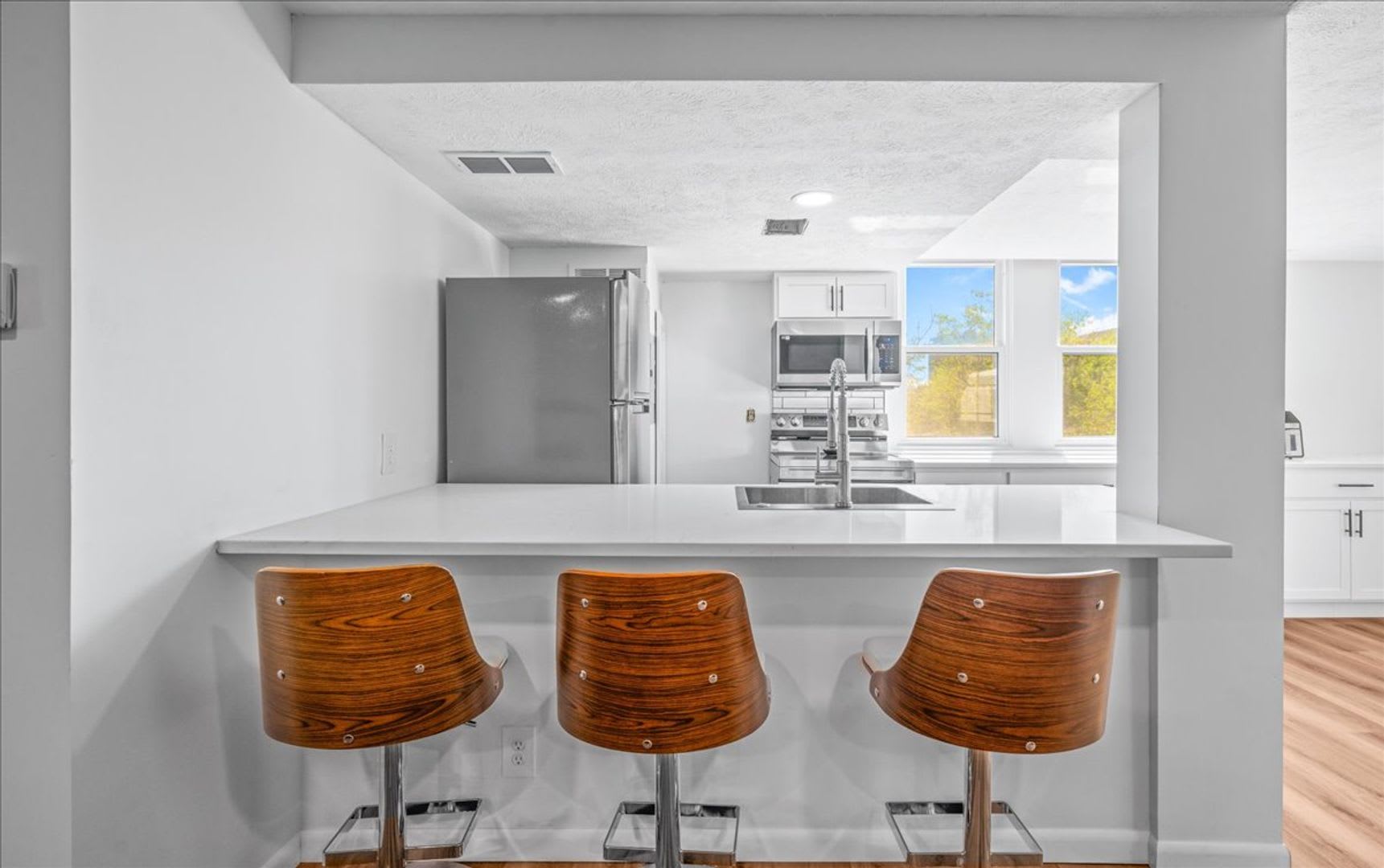 Newly Renovated Blackstone Gem! – photo 5