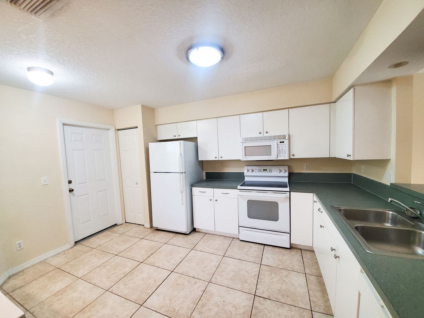 2 Bedrooms Plus Loft – photo 2