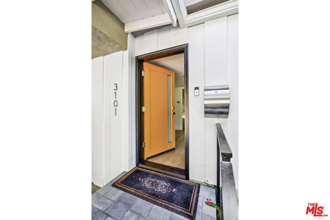 3101 N Beachwood Dr – photo 5