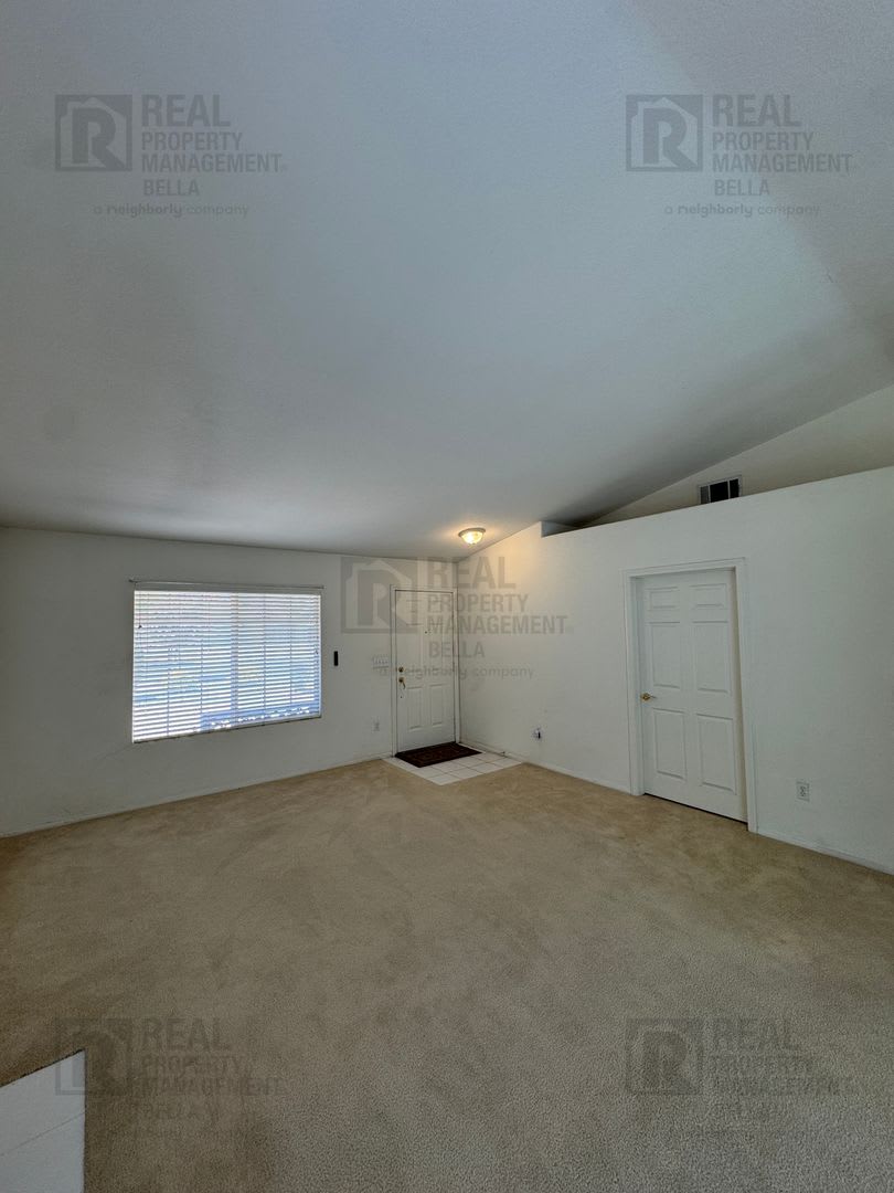 *55+ COMMUNITY* Charming 3 Bedroom, 2 Bathroom Home in Hemet – photo 4