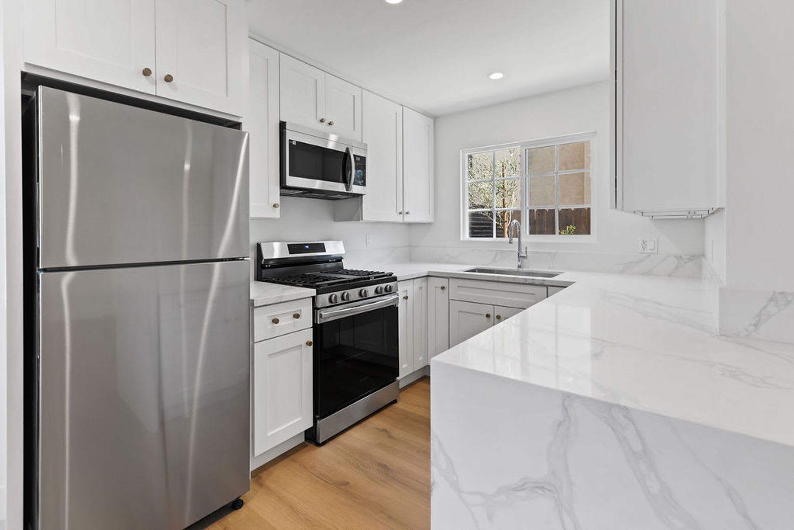 4264 42nd St – photo 3