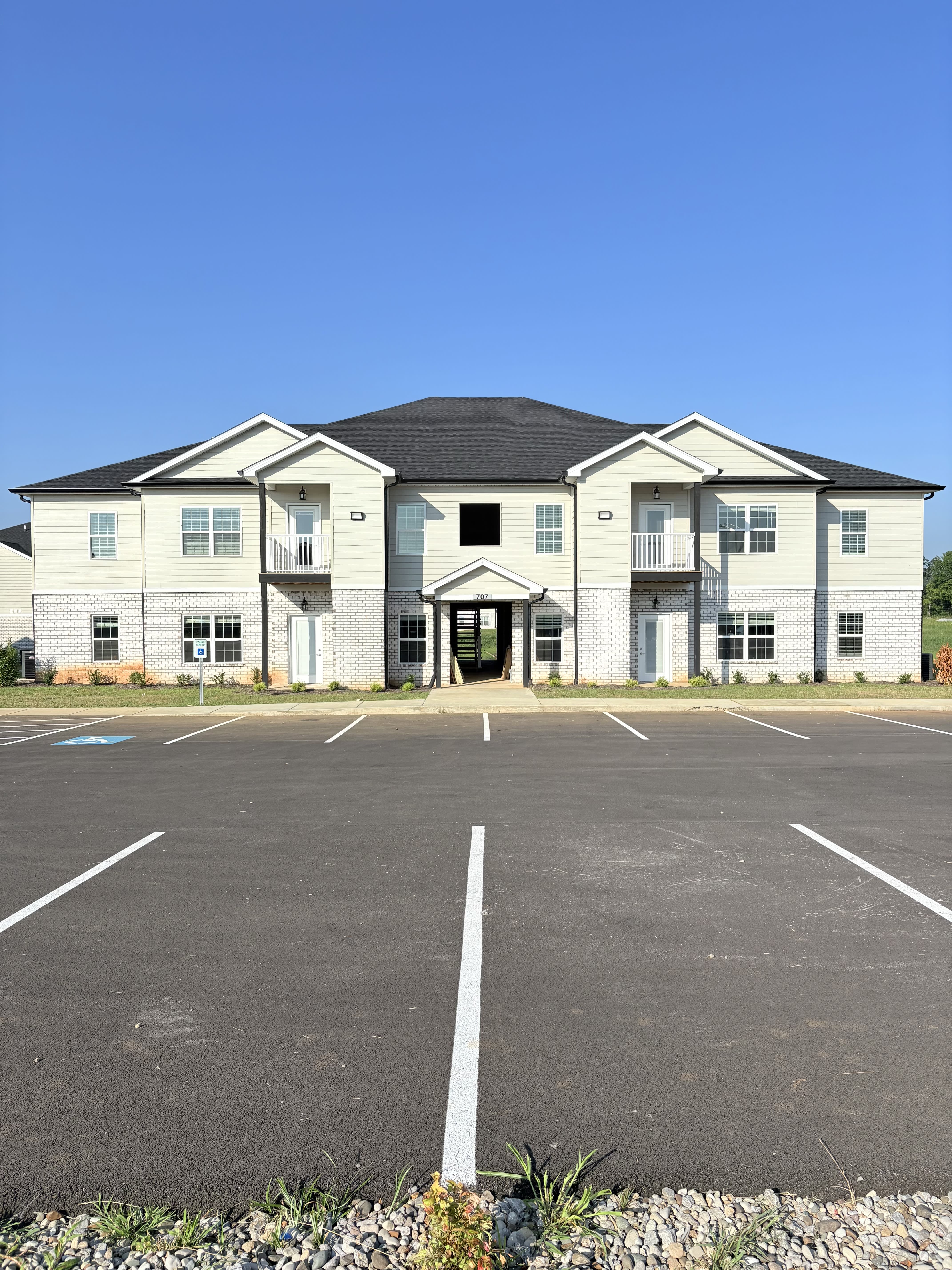 707 Ivy Br St – photo 1