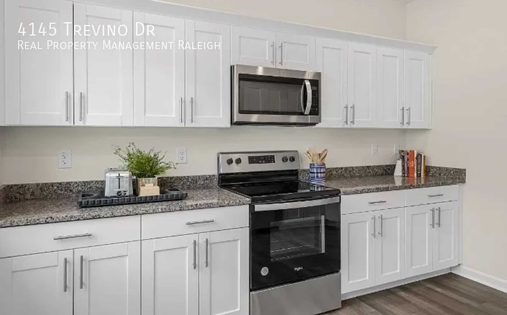 Room in 3 Bedroom Home at Trevino Dr – photo 3