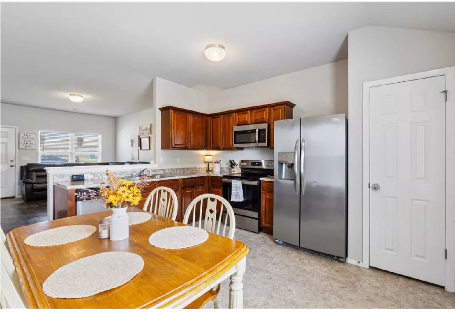 Wonderful home located in Bentonville's Silver Meadow Subdivision – photo 3
