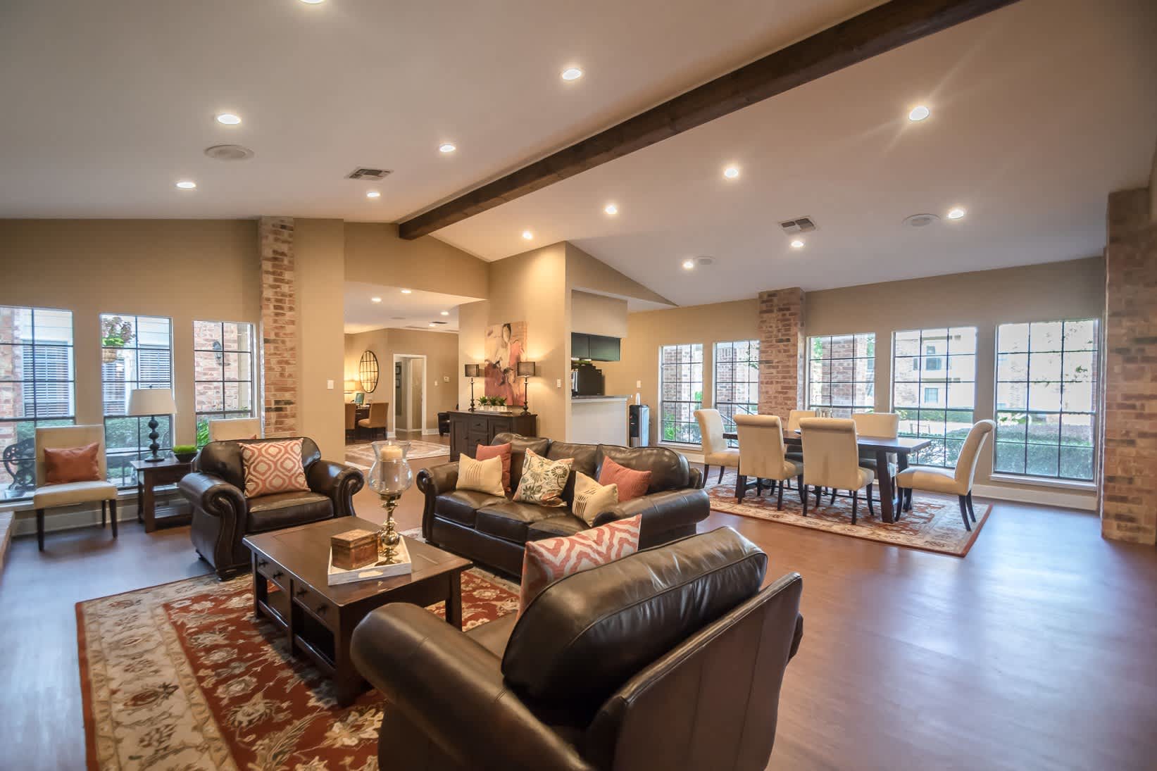 Bristol Apartments – photo 2