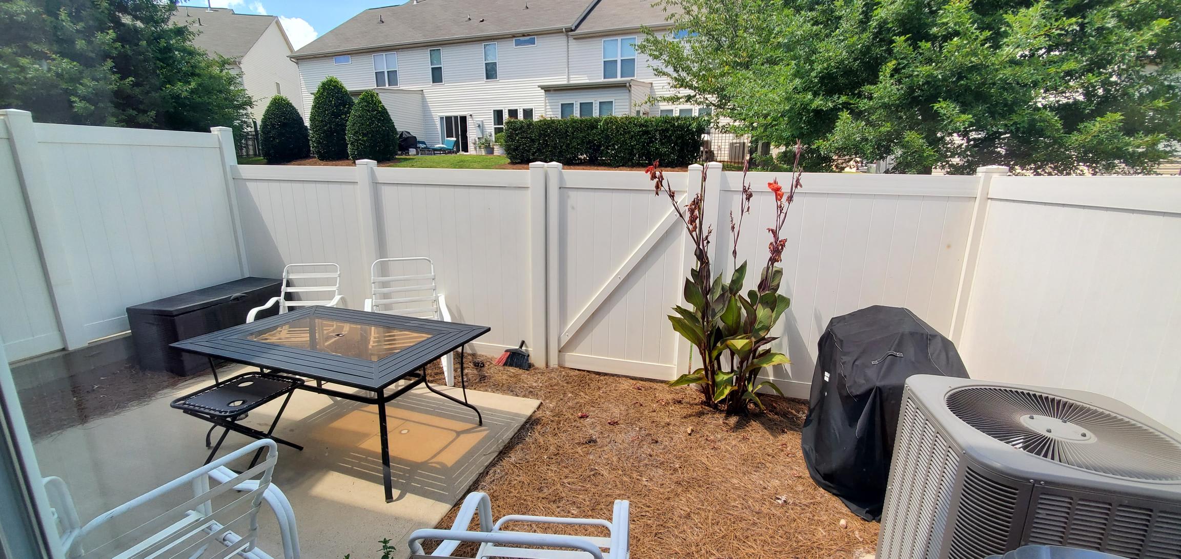 2426 Royal York Avenue – photo 5
