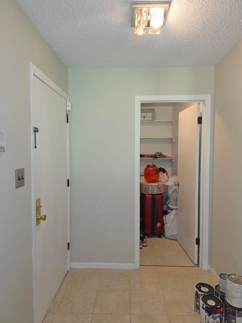 Centrally Located 2 Bedroom 1 Full Bathroom 1St Fl Condominium In The Prestigious Willowbrook Development – photo 5