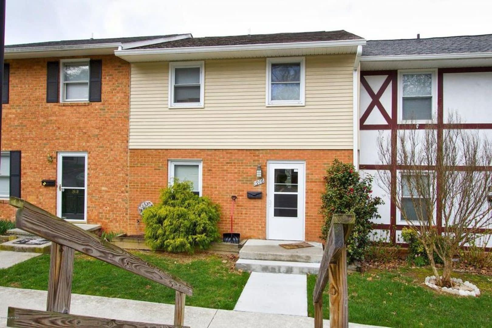 3 Bedroom 3 5 Bath Townhouse – photo 1