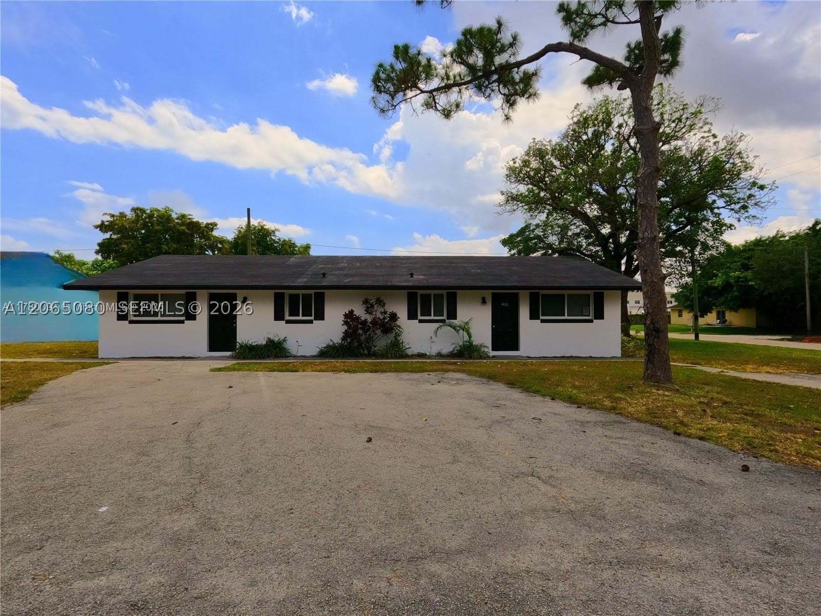4906 Serafica Dr – photo 1
