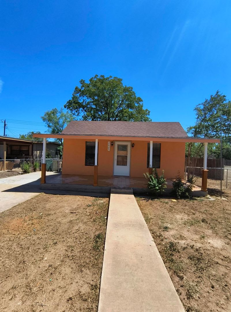 Cozy 2-Bedroom Home with Fenced Backyard. COMING SOON! – photo 2