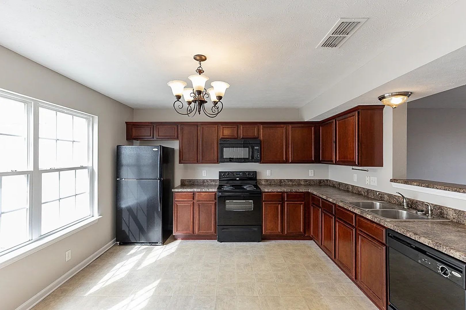 2 Bed, 2.5 Bath Townhome in Indian Creek – photo 5