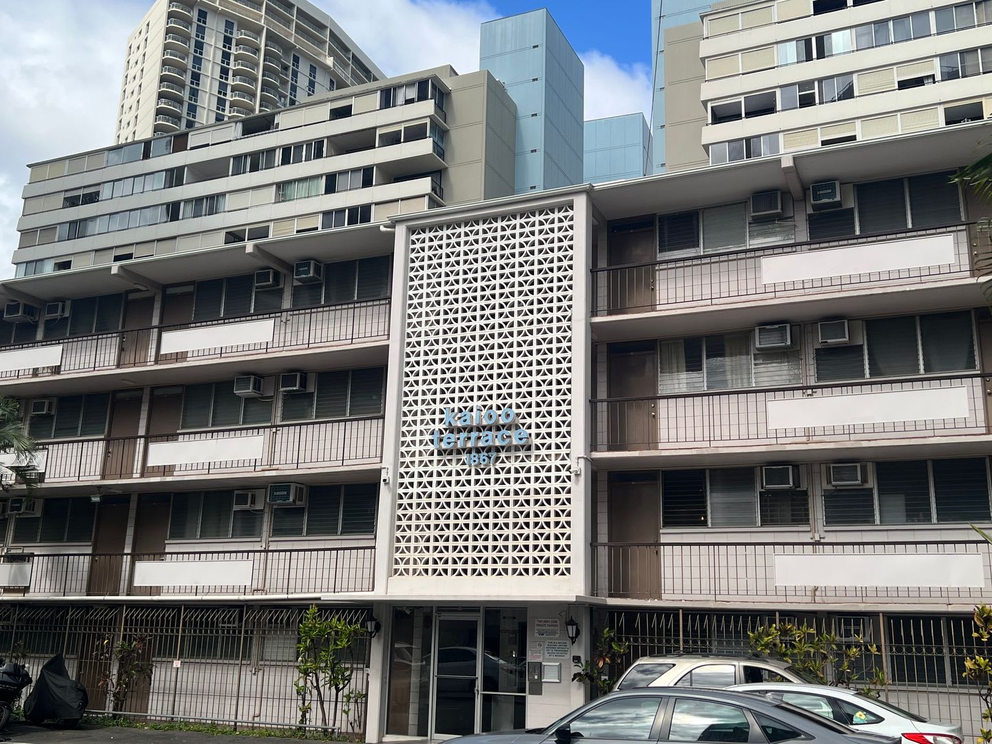 Kaioo Terrace 1 Bedroom Unit Located At Edge Of Waikiki – photo 1