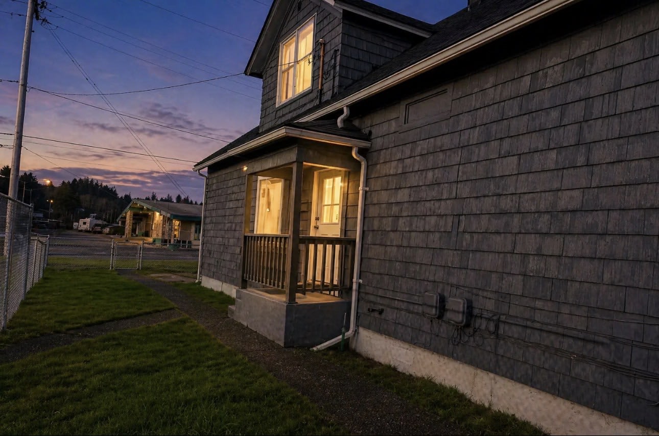 909 E 2nd St – photo 1