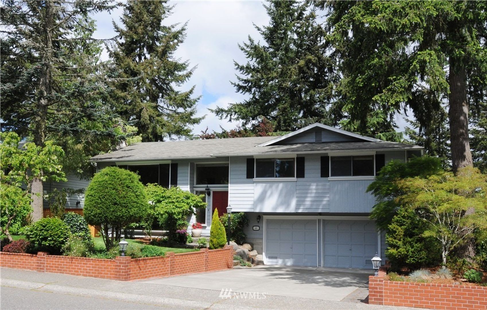 Updated 4-Bedroom Home in Desirable Queensborough Neighborhood – photo 1