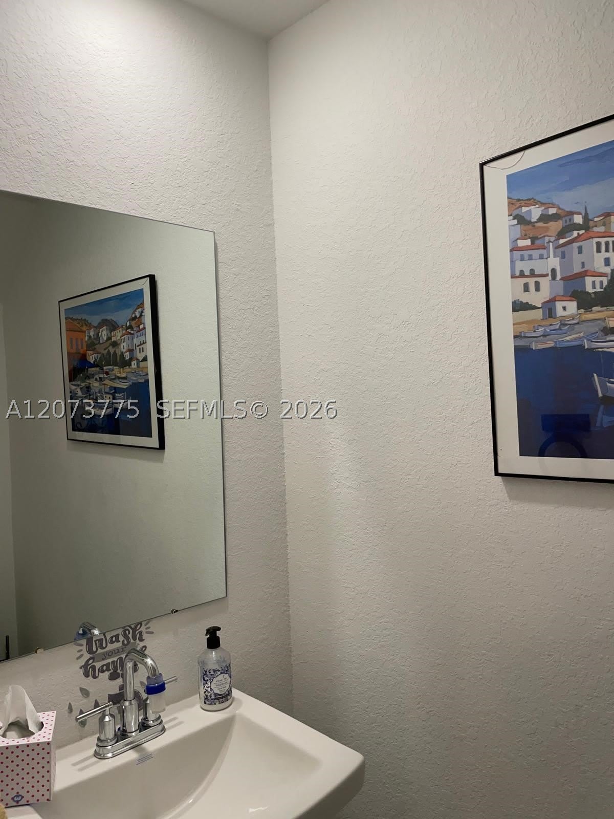 556 NE 5th St – photo 2