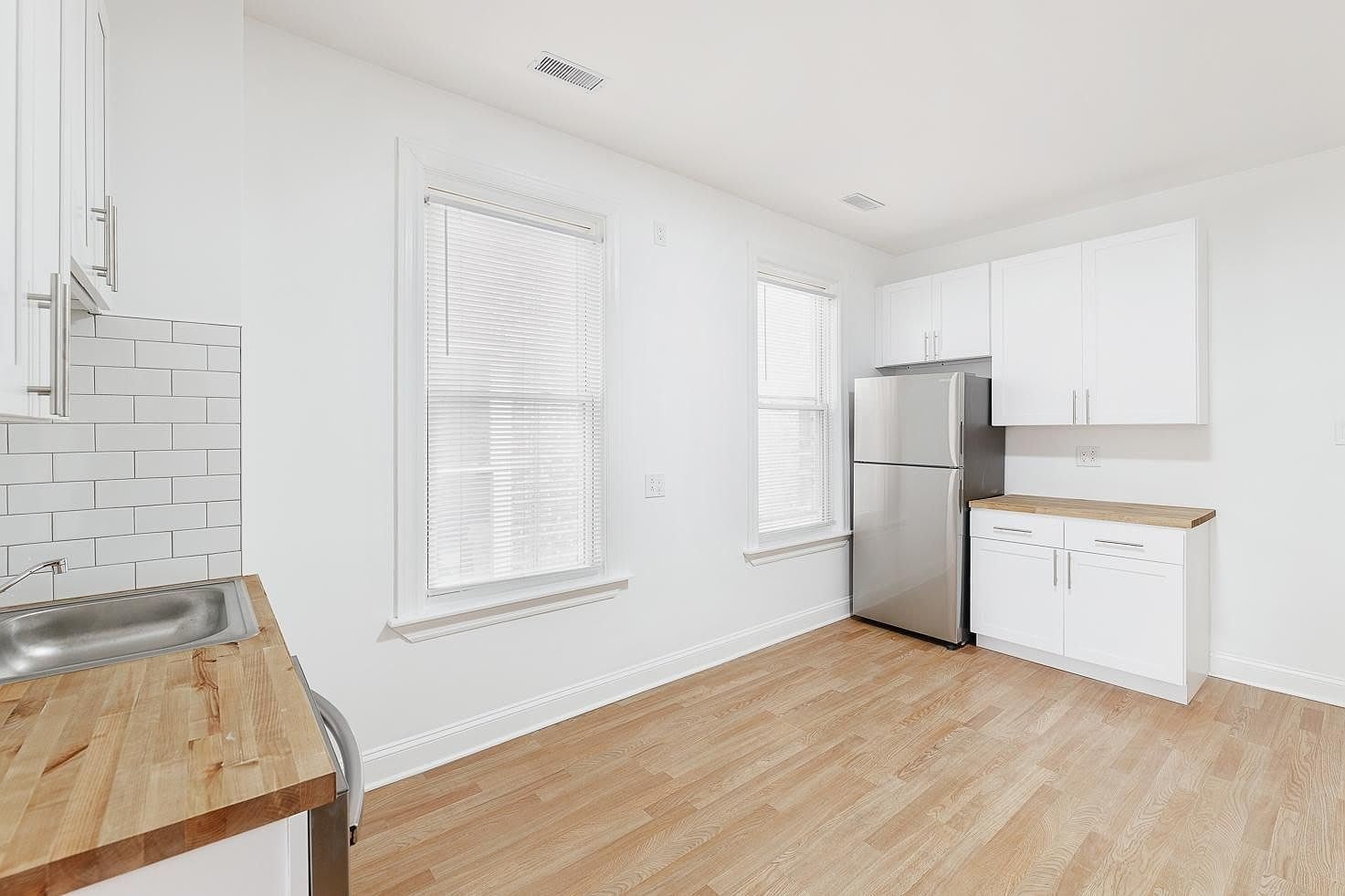 1430 W Superior Street – photo 4