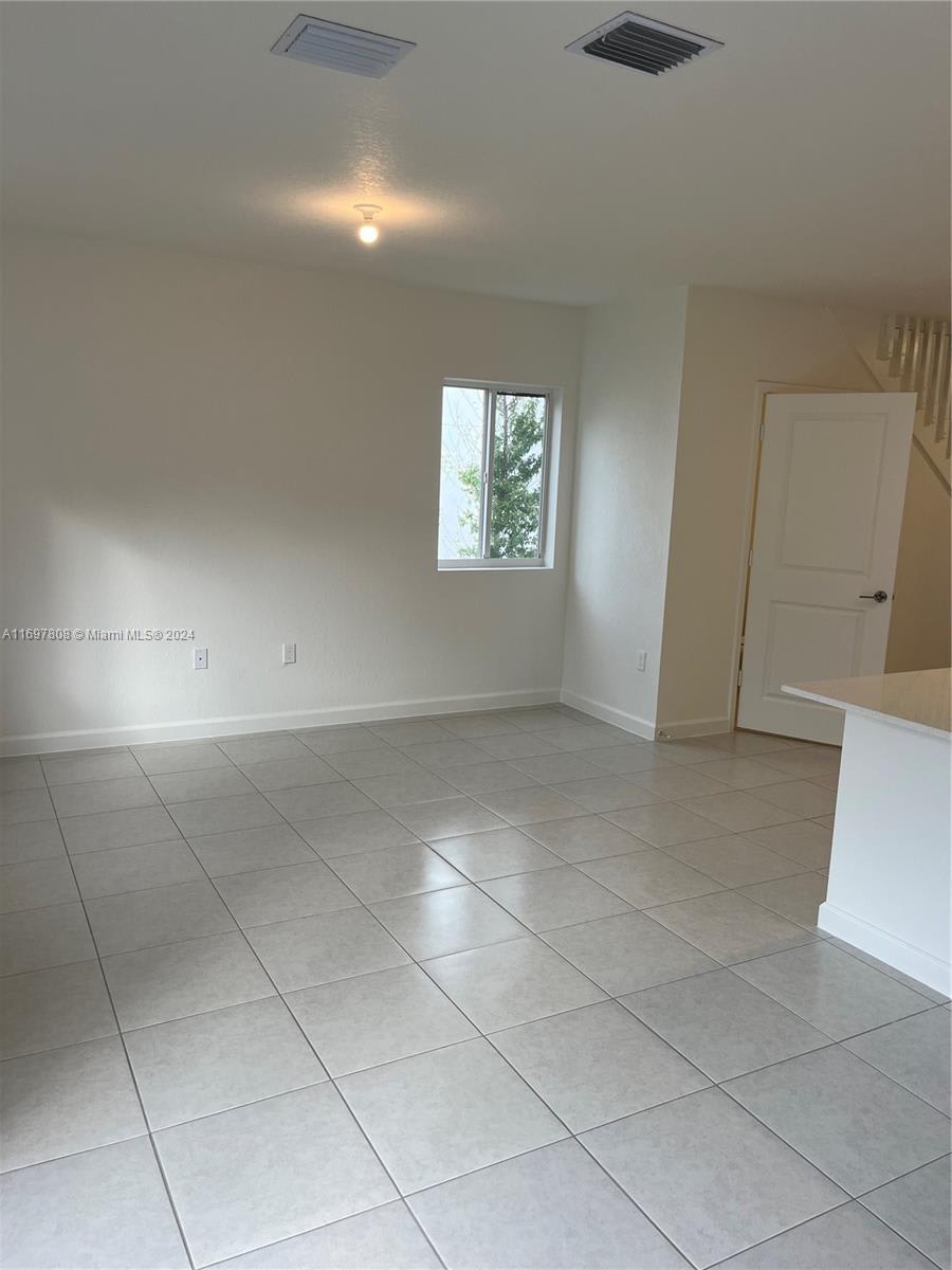 5090 SW 37th St – photo 4