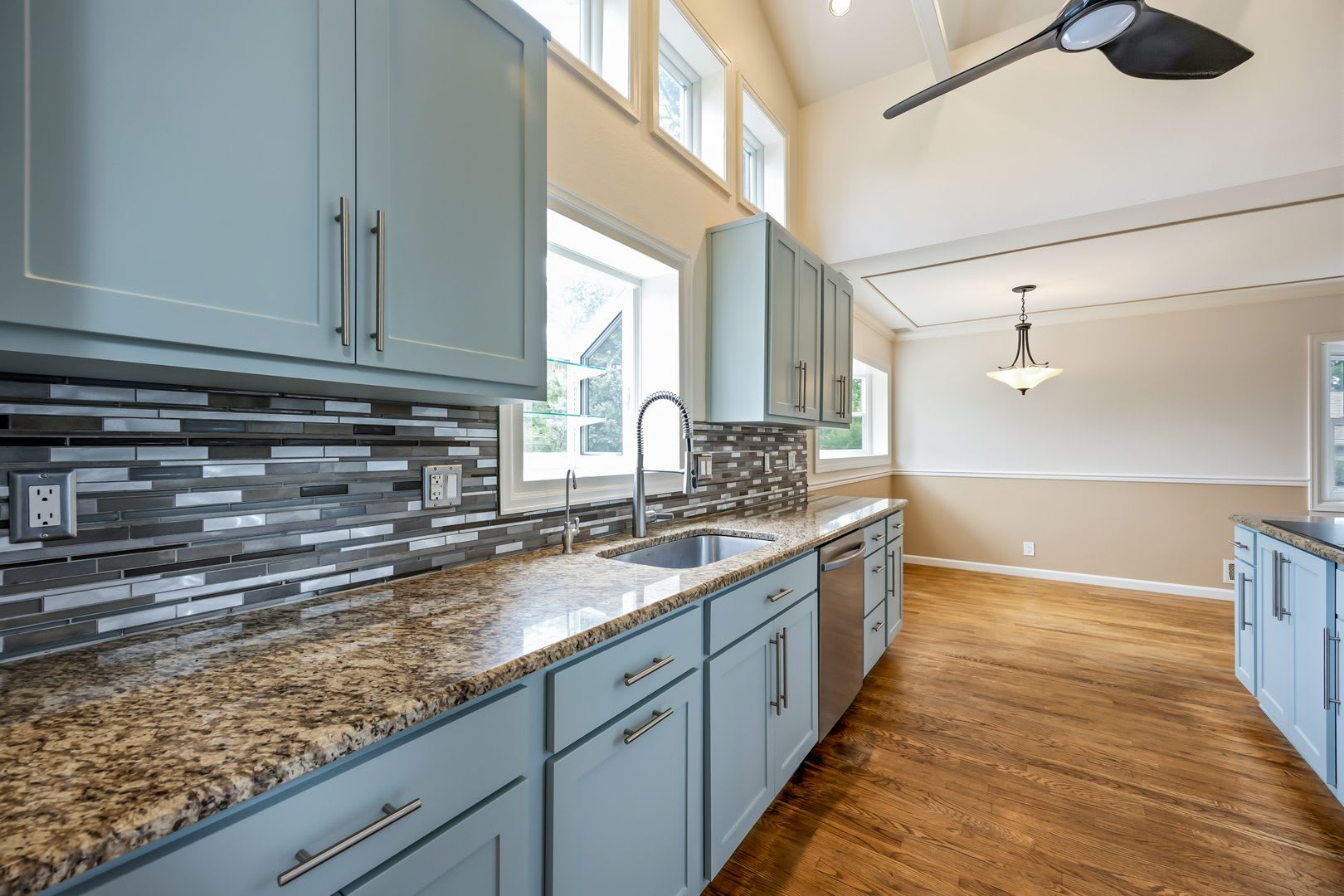 Beautifully Remodeled 4-Bedroom Home with Huge Backyard, New Deck &amp; Views – photo 4