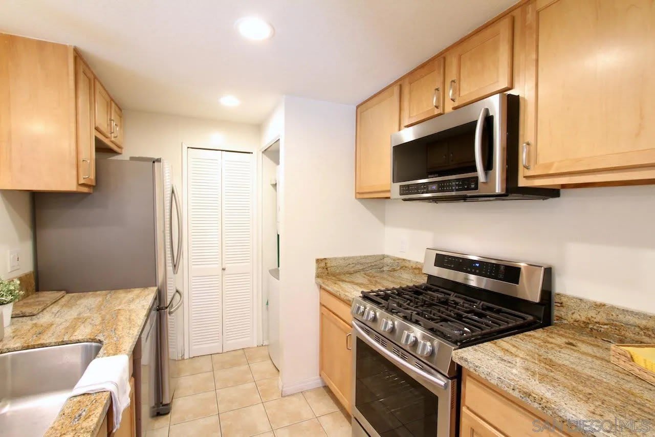 3021 Golden Oak Way – photo 4