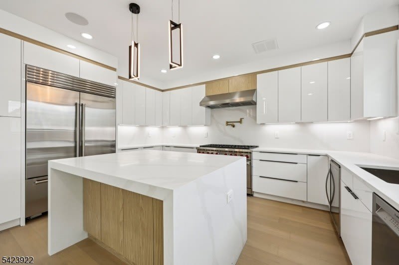 51 Albany Ave – photo 3