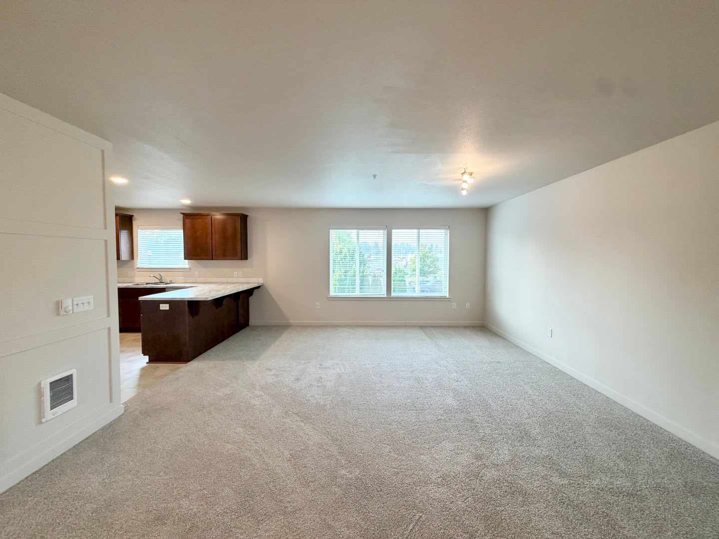 C219 Daybreak Gardens Apartments – photo 4