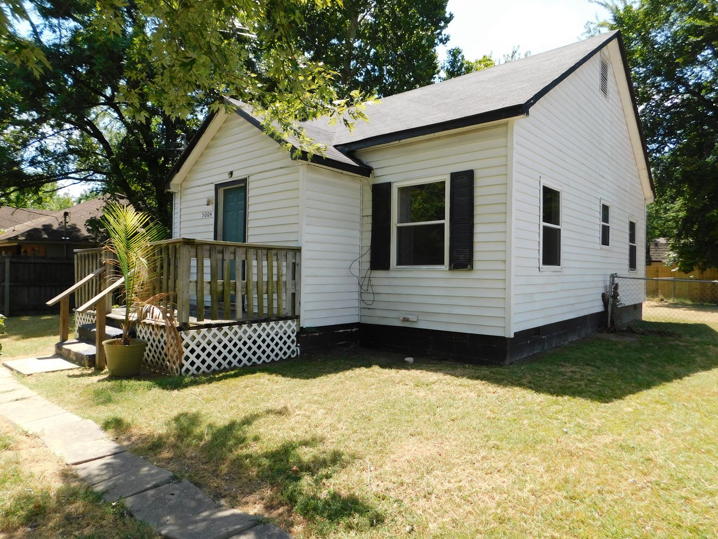 2 bedroom, 1 Bath house – photo 2