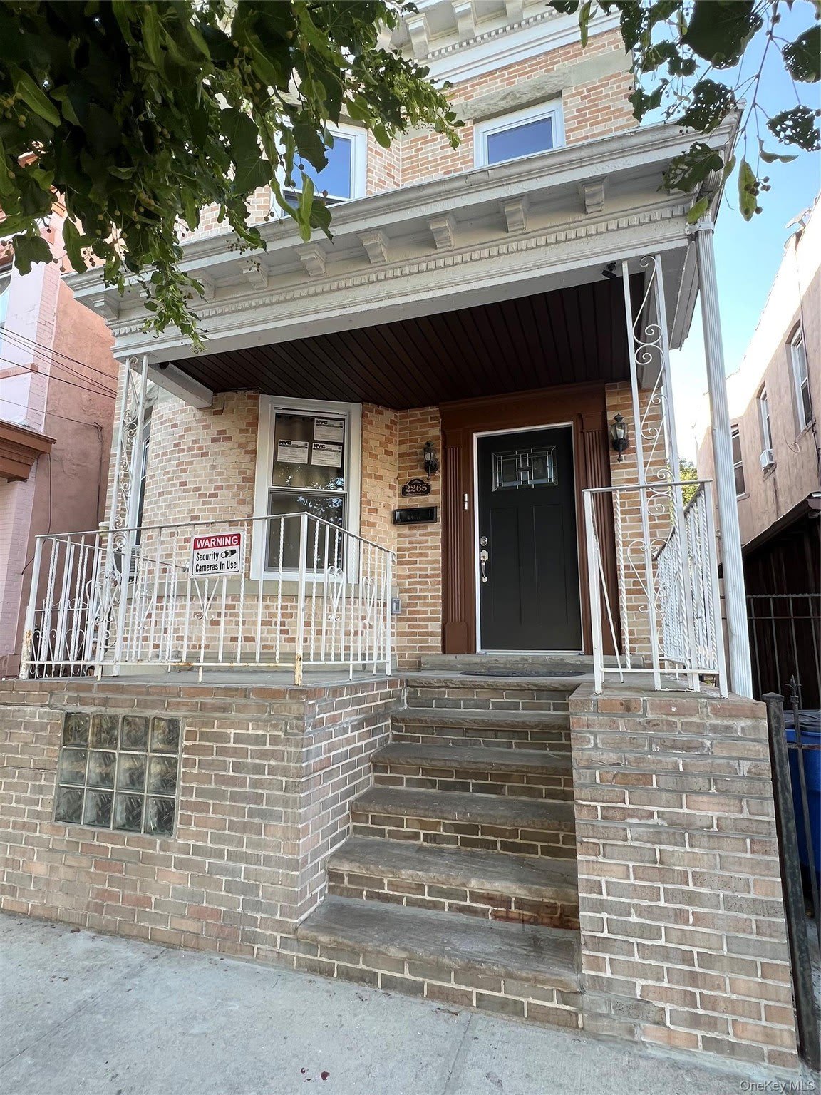 2265 Chatterton Avenue – photo 1