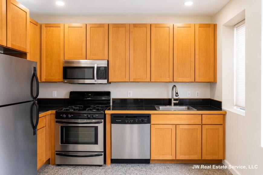 330 Summit Ave. – photo 2