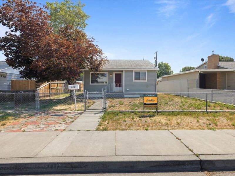 910 Winslow Ave – photo 2