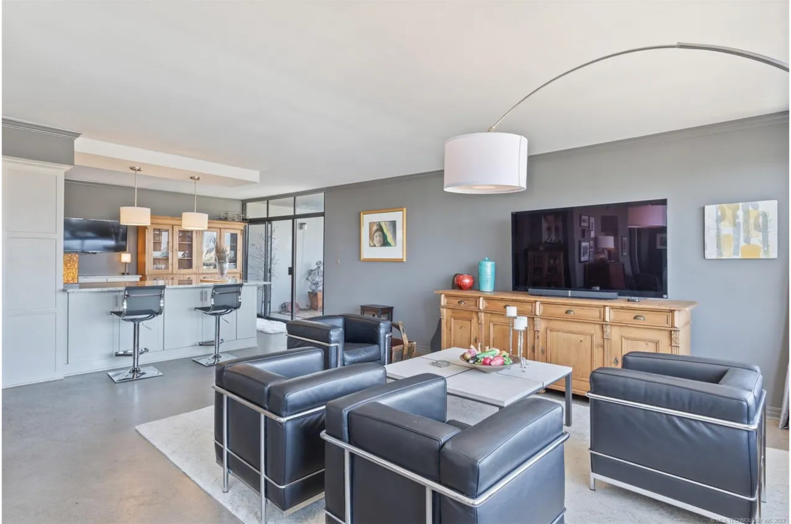 Utilities included! Downtown Tulsa High-Rise Living with Incredible Views! – photo 5