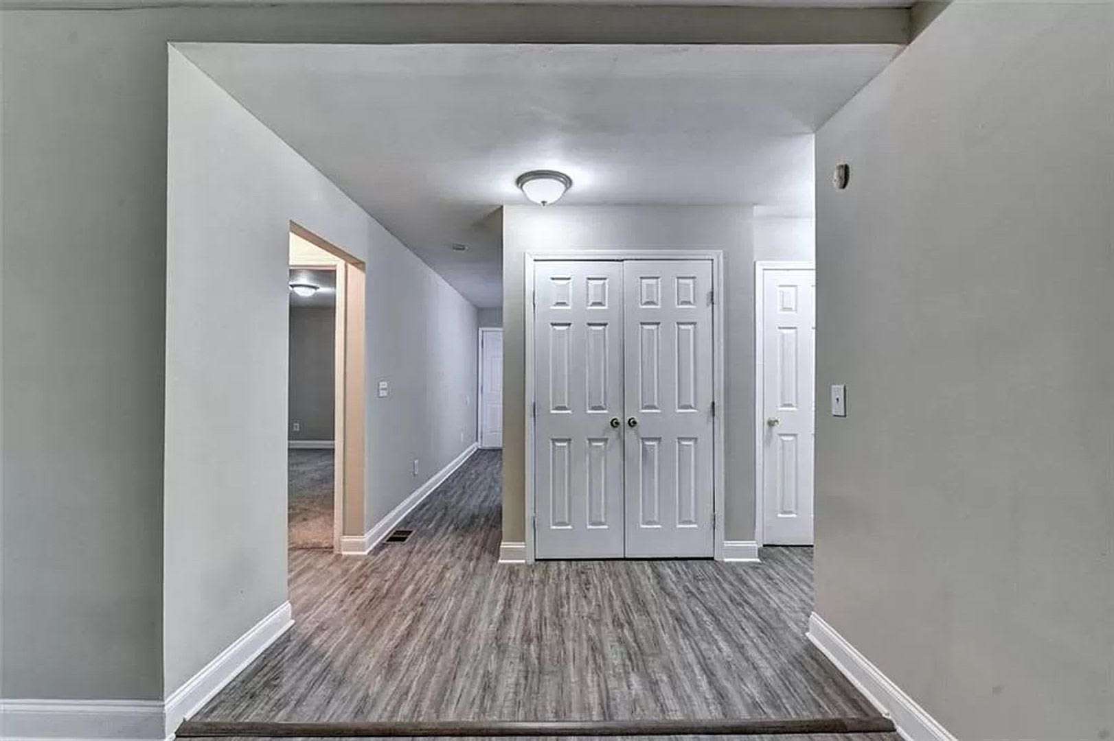 Room In 4 Bedroom Home At Mcwilliams Rd Se – photo 2